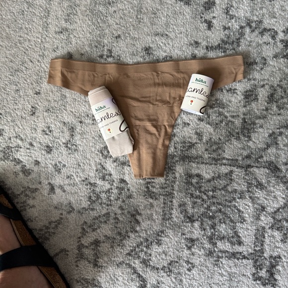 Huha Seamless Thong Set in Tan and Cream - Picture 3 of 8